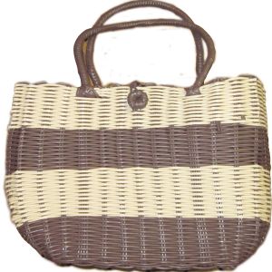 pb08-9 : plastic weave tote bag w/button clasp - aubergine striped natural